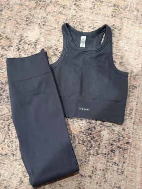 CREAM Yoga Women’s Seamless Sports Bra and Leggings Set